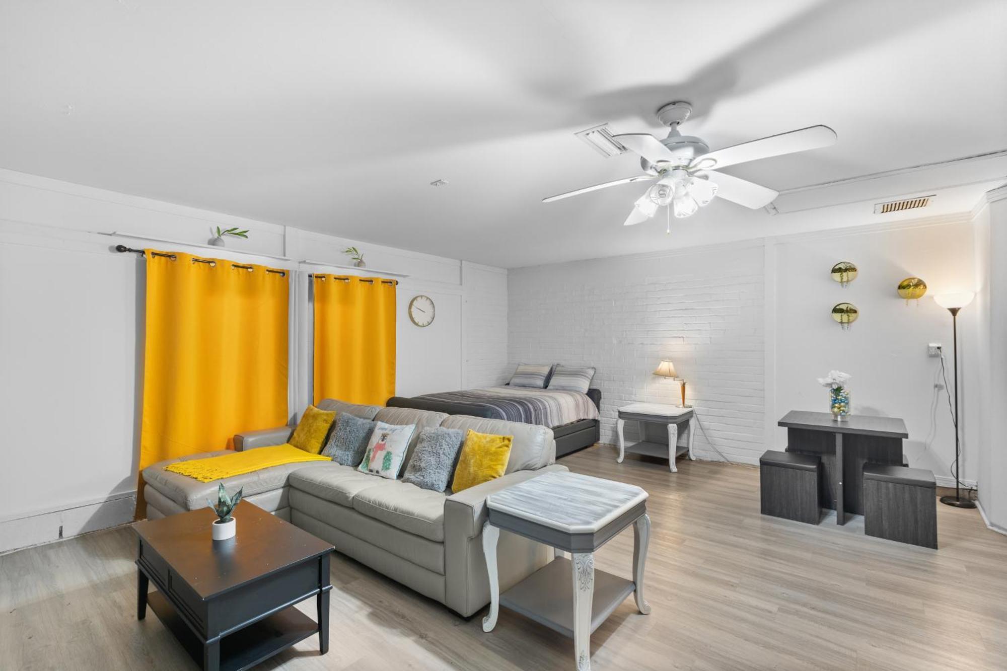 Pet Friendly Large Studio With Free Wi-Fi In Great Location! オレンジ・パーク エクステリア 写真